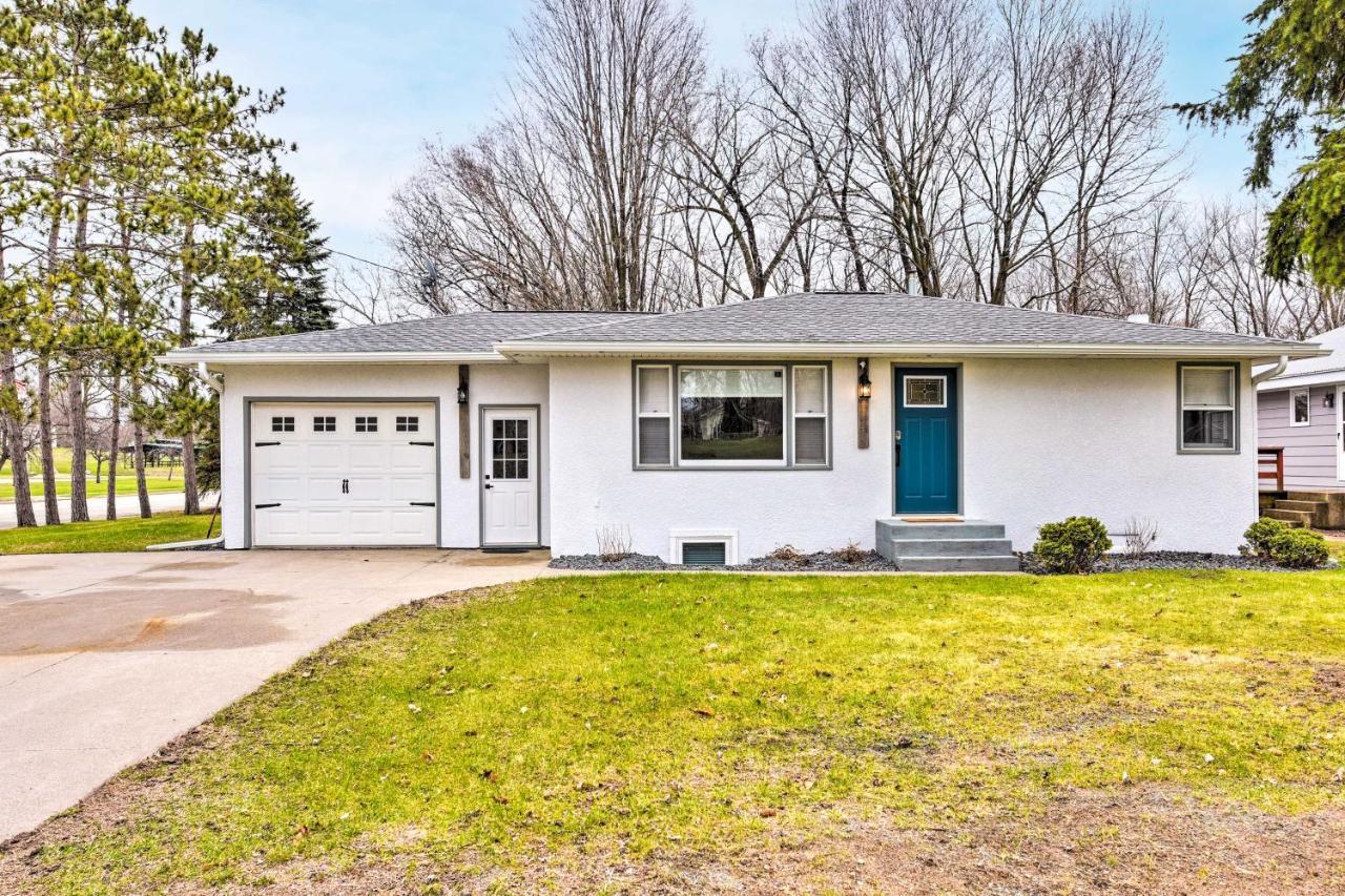 Charming Retreat With Deck - Walk To Lake Pepin エクステリア 写真