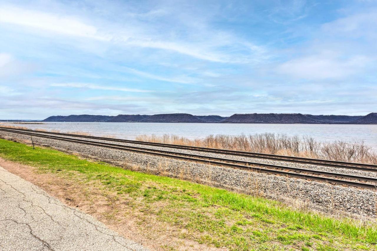 Charming Retreat With Deck - Walk To Lake Pepin エクステリア 写真